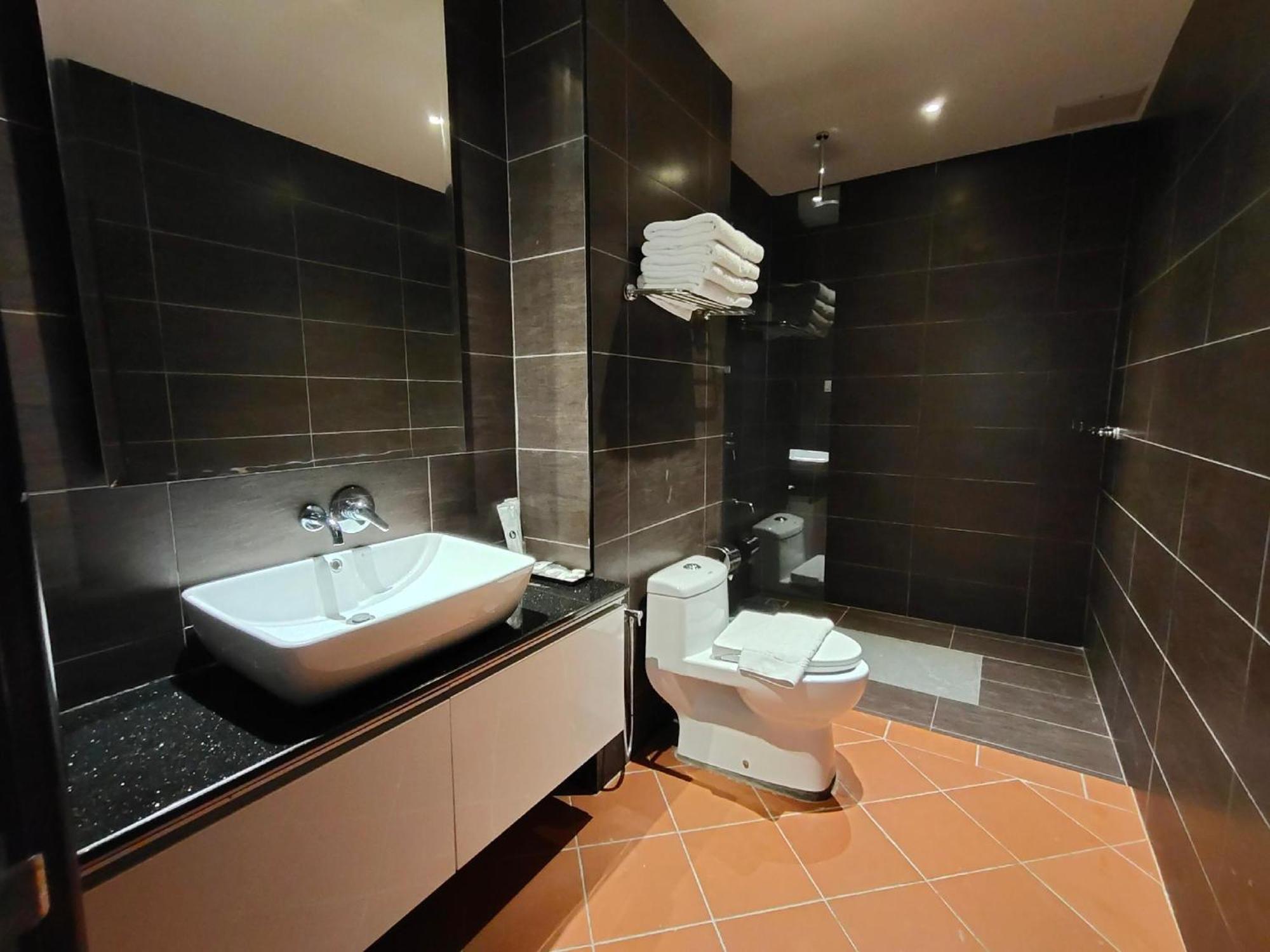 Executive Suite Three-Bedroom,1603007183:JPEG